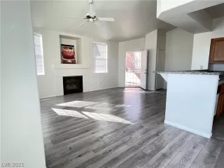 Photo #4: 2273412 Listing