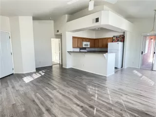 Photo #6: 2273412 Listing