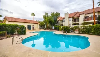 Photo #5: 2273419 Listing