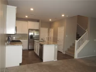 Photo #4: 2273426 Listing 