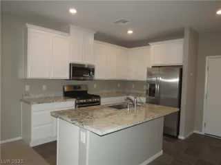 Photo #5: 2273426 Listing 