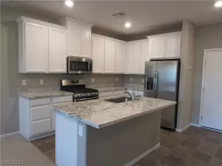 Photo #6: 2273426 Listing 