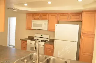 Photo #5: 2273559 Listing