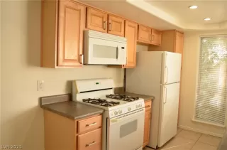 Photo #6: 2273559 Listing