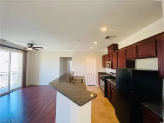 Photo #4: 2273603 Listing