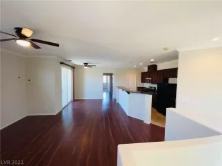 Photo #5: 2273603 Listing