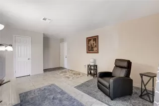 Photo #3: 2273635 Listing