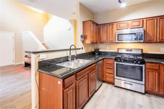 Photo #5: 2273681 Listing 