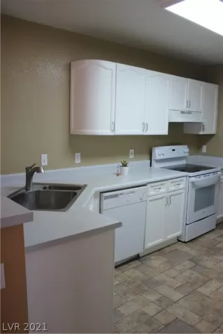 Photo #3: 2273684 Listing