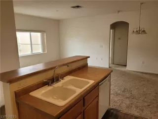 Photo #4: 2273767 Listing 