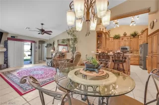 Photo #6: 2273798 Listing