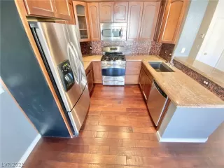 Photo #5: 2273799 Listing 