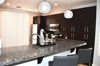 Photo #5: 2273835 Listing