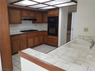 Photo #3: 2273896 Listing 