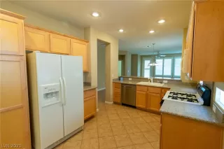 Photo #3: 2273936 Listing