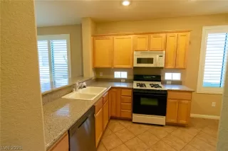 Photo #4: 2273936 Listing