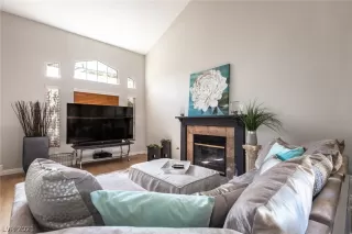 Photo #1: 2273957 Listing