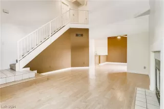 Photo #2: 2273972 Listing