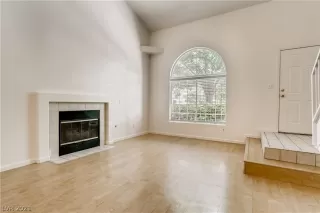 Photo #5: 2273972 Listing