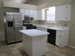 Photo #5: 2274002 Listing 