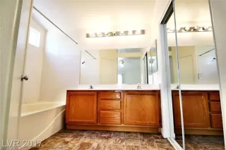 Photo #5: 2274007 Listing