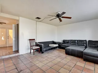 Photo #2: 2274022 Listing