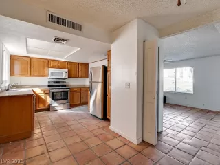 Photo #4: 2274022 Listing