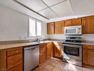 Photo #5: 2274022 Listing