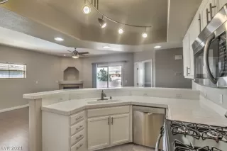 Photo #5: 2274028 Listing