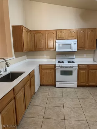 Photo #1: 2274045 Listing 