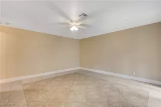 Photo #5: 2274055 Listing