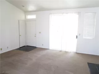 Photo #5: 2274151 Listing