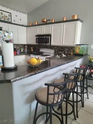 Photo #3: 2274155 Listing