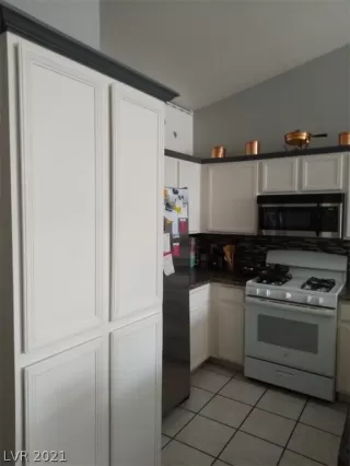 Photo #4: 2274155 Listing