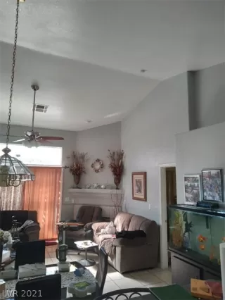 Photo #5: 2274155 Listing