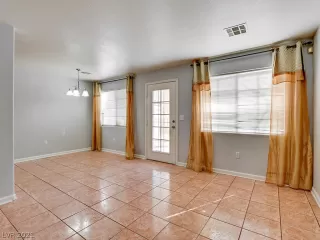 Photo #5: 2274167 Listing