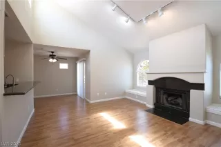 Photo #5: 2274341 Listing