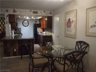 Photo #4: 2274355 Listing