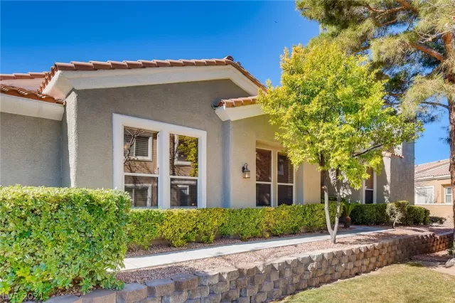 MLS: 2274400 Condo For Sale