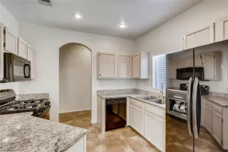 Photo #3: 2274422 Listing