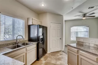 Photo #4: 2274422 Listing