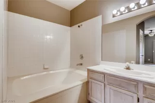 Photo #6: 2274422 Listing