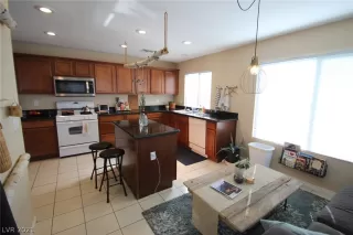 Photo #5: 2274446 Listing 