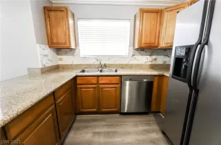 Photo #2: 2274496 Listing