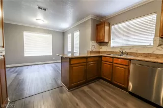 Photo #5: 2274496 Listing