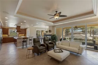 Photo #4: 2274647 Listing