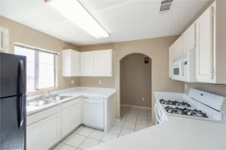 Photo #3: 2274658 Listing 