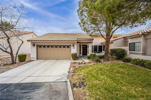 MLS: 2274688 Condo For Sale