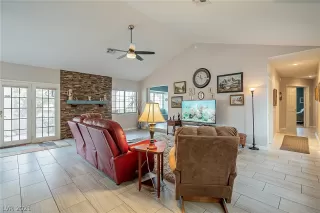 Photo #3: 2274688 Listing