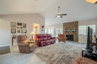 Photo #4: 2274688 Listing